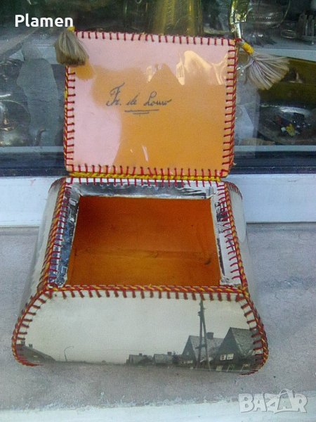 Стара кутия от мукава кожа пластмаса ръчно изработена с фотоси, снимка 1