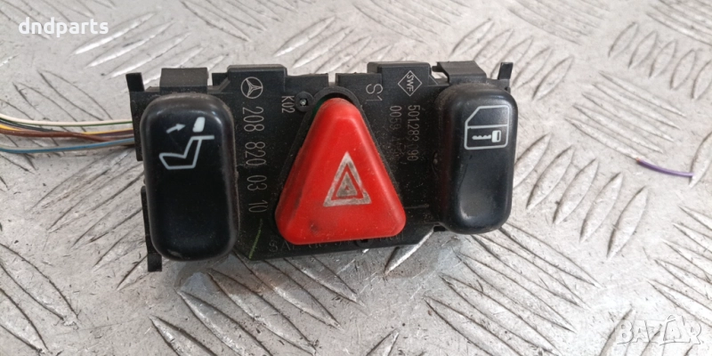 Бутон аварийни светлини Mercedes CLK W208 2000г. 2088200310 DE3	, снимка 1