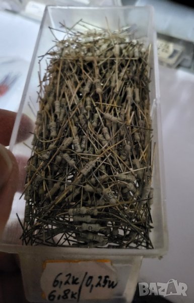 резистор, съпротивление  - 6,2к 0,25 вата - топлоустойчив, с повишена механична якост., снимка 1