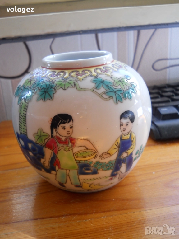 Колекционерски порцеланови вази, снимка 1