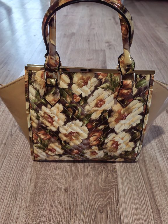 Лачена чанта на цветя в Чанти в гр. Севлиево - ID42052398 — Bazar.bg