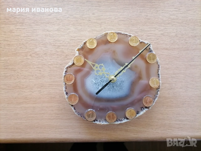 Стенен часовник с ахат плавен механизъм