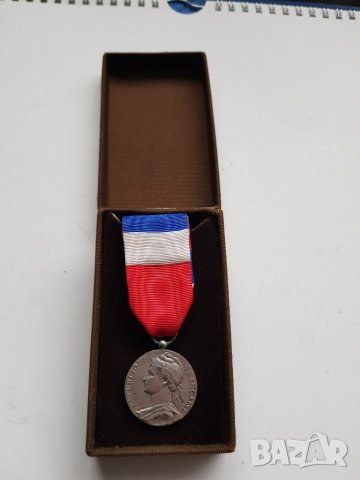 Френски сребърен медал, снимка 1 - Антикварни и старинни предмети - 35098815
