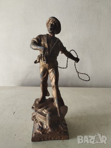стара метална статуетка