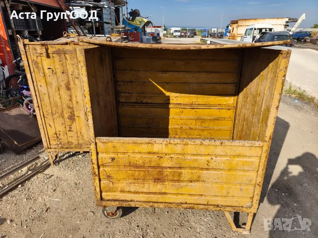 продавам метални сандъци,палети 