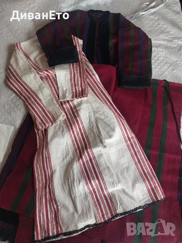 Носия - сая, риза и две престилки 