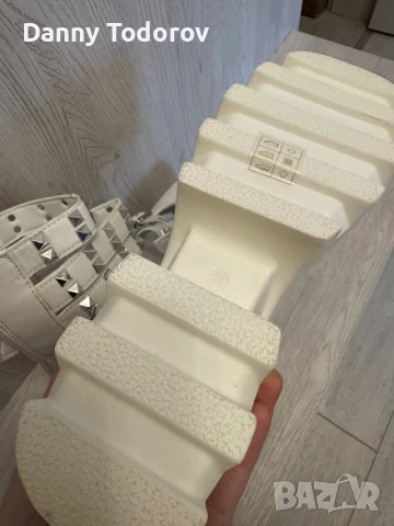 Чисто нови бели дамски сандали с капси, снимка 7 - Сандали - 51359555