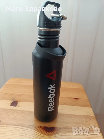продавам алуминиева бутилка за вода Reebok 