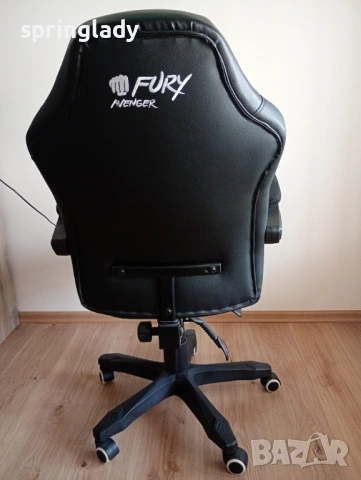 Офис стол/геймърски стол Fury Avenger M, снимка 5 - Столове - 53222318