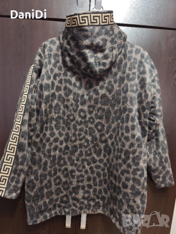 Дамско палто в тигрово/леопард Версаче ,с две лица, снимка 4 - Якета - 52454136