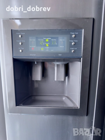 Двукрилен хладилник с фризер и вграден дисенсър за вода и лед Samsung, снимка 3 - Хладилници - 53924636