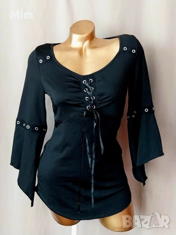 М /L Черна еластична блуза с капси