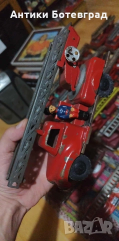 Купувам такива стари пожарни от едно време 