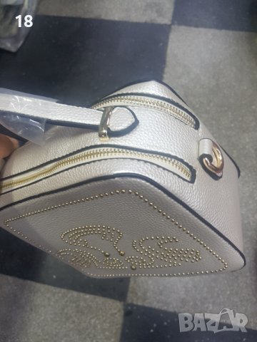 Дамски чанти, снимка 6 - Чанти - 40501456