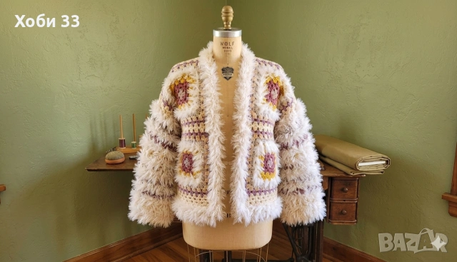 Дамска жилетка изработена ръчно на една кука