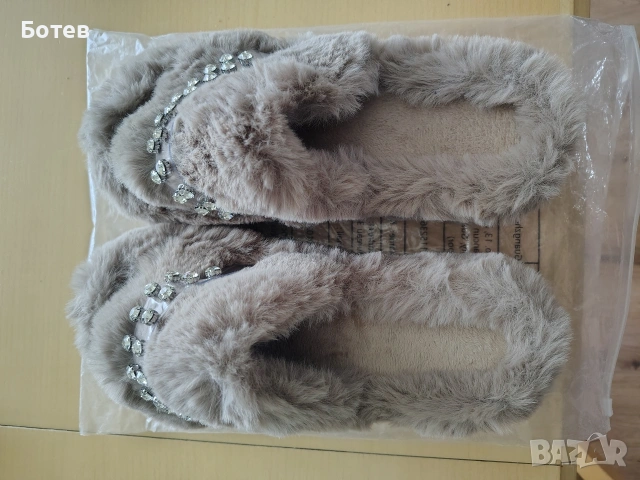 Дамски чехли с пух и камъчета , снимка 4 - Маратонки - 53932438