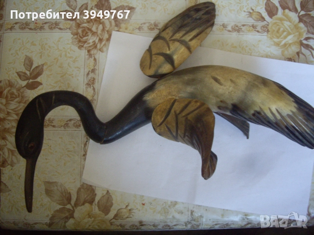 Фигура на патица изработена от рогове.