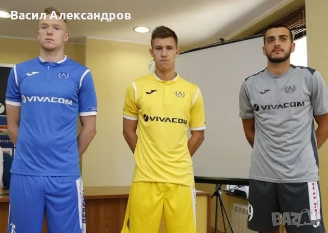 Купувам фланелки на Левски
