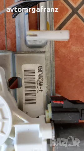 05074823AA-F СТЪКЛОПОВДИГАЧ ЗАДЕН ЛЯВ ЗА JEEP COMPASS 2013г., снимка 2 - Части - 50020797