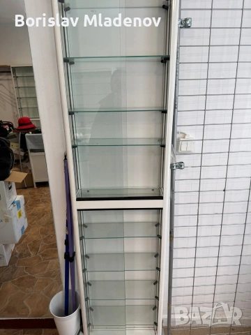 Стъклена витрина малка 