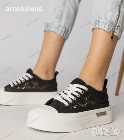 Черни дамски маратонки с ажурна лента Runna