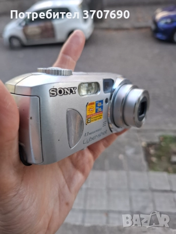 Компактен дигитален фотоапарат SONY CYBERSHOT P73, снимка 3 - Фотоапарати - 52314651