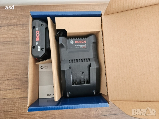BOSCH 4Ah 18V Нова Батерия и Зарядно , снимка 2 - Диамантени и режещи инструменти - 52682184