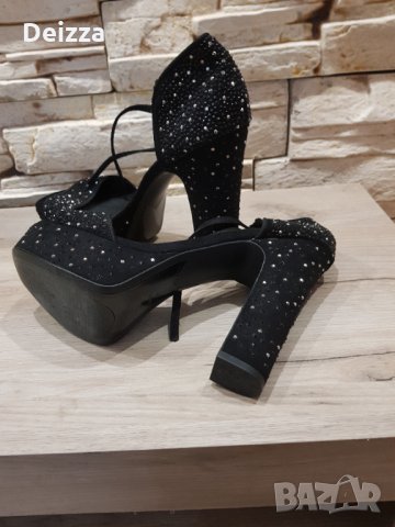 Дамски обувки на bershka , снимка 2 - Дамски обувки на ток - 31568242