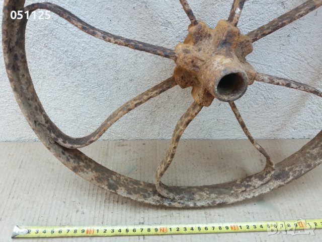 ковано възрожденско колело от талига, двуколка, каруца и др., снимка 7 - Антикварни и старинни предмети - 37659321