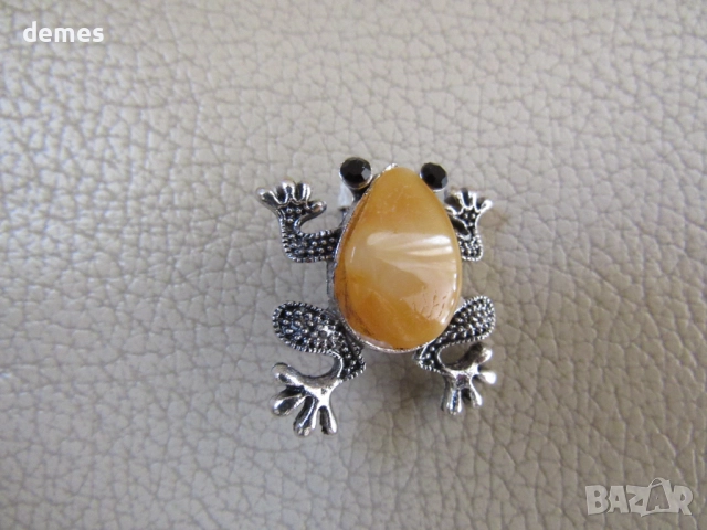 Брошка-жаба от първокласен балтийски кехлибар, снимка 2 - Други - 52579430