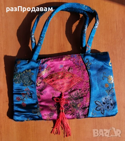 Мини Чантичка ~Азиатски стил~ от сатен и висулка~ символ за Просперитет