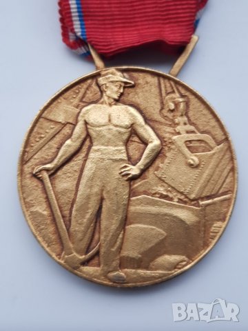 Френски сребърен позлатен медал, снимка 2 - Антикварни и старинни предмети - 30743646