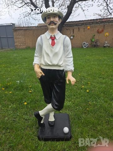 Статуя "Голфър"