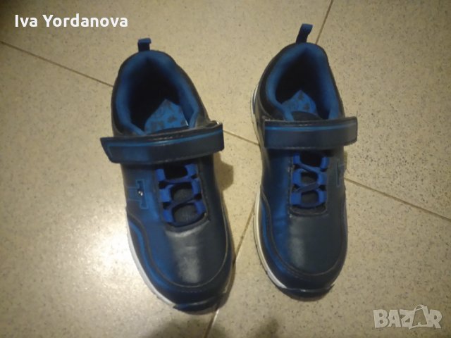 Светещи маратонки на Lupilu 