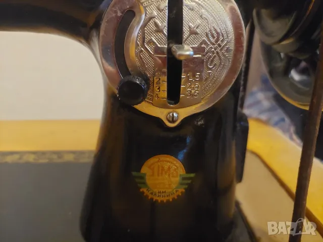 руска крачна шевна машина в шкаф, снимка 3 - Други машини и части - 47505105