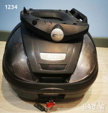 Мото куфар топ кейс GIVI Monolock със стойка