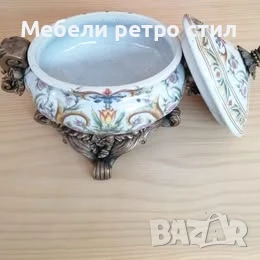 Шикозна порцеланова бонбониера в бароков стил. С  богати флорални орнаменти, дръжки и основа., снимка 8 - Антикварни и старинни предмети - 51089138
