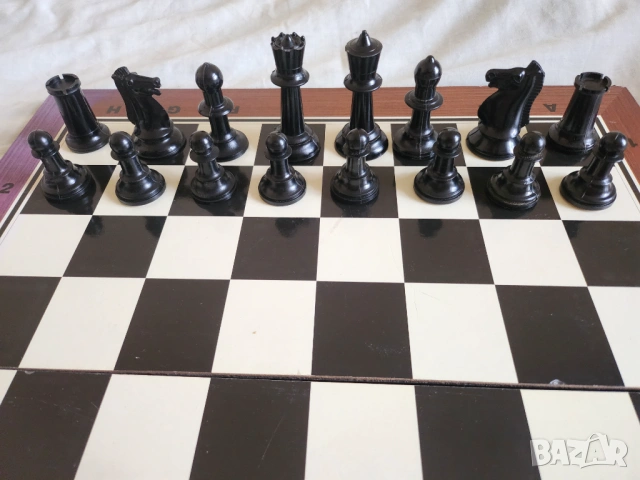 шах - голям (51х48 см), к-т с големи (бателитени) фигури+пулове/зарове, малък пирографиран 17х17 см , снимка 3 - Шах и табла - 52583035