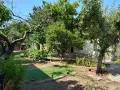 Продава едноетажна къща заедно с 2/3 ид.ч от двора в широк център, снимка 15