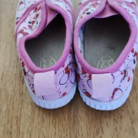 Много запазени платнени обувки на Мини Маус!., снимка 3 - Детски обувки - 38534752