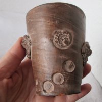 Стара чаша керамика, с театрални маски и печати, снимка 8 - Други - 31812702