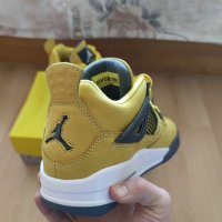 Nike Air Jordan Retro 4 Yellow Lightning Кецове Обувки Маратонки Нови Дамски Размер 39 Номер , снимка 4 - Кецове - 38604246