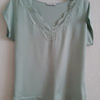 Бледозелена блуза с дантела, снимка 2 - Тениски - 37967531