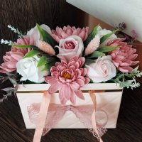 🌸Ново🌸Страхотна розова чантичка със сапунени цветя за вашите специални поводи🌸 , снимка 3 - Подаръци за жени - 42846184