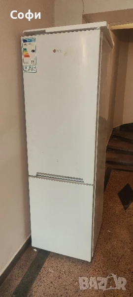 среден размер хладилник с камера vox, снимка 1