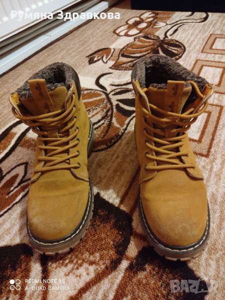 Продавам НОВИ оригинални бежови велурени боти Ellesse и черни кожени боти 39 номер, снимка 1