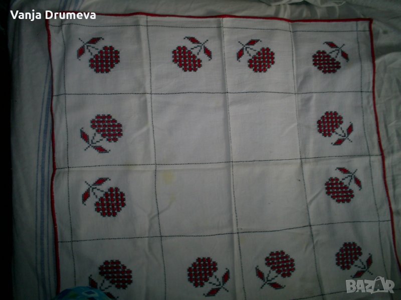 ръчно бродирано каре, снимка 1