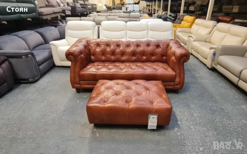 Кафяв кожен диван тройка и табуретка тип Честърфийлд, снимка 1