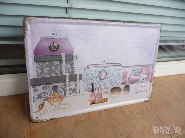 Метална табела мода бижута червило лак слънчеви очила парфюм чанта перли бижута, снимка 2 - Декорация за дома - 50049922