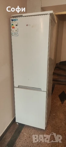 среден размер хладилник с камера vox, снимка 1